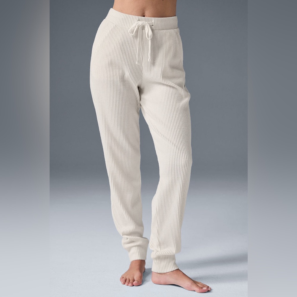 Alo Muse sweatpants in Ivory NWT size Medium